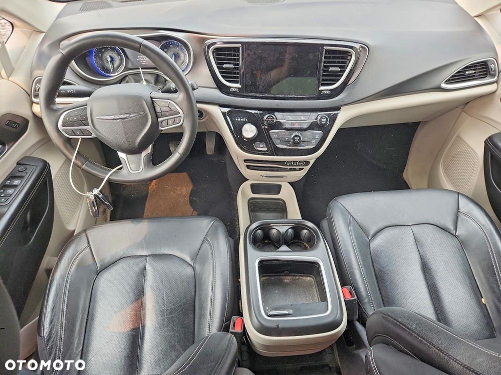 Chrysler Pacifica - 7
