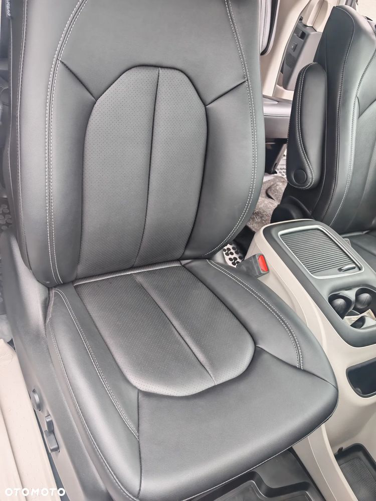 Chrysler Pacifica - 26