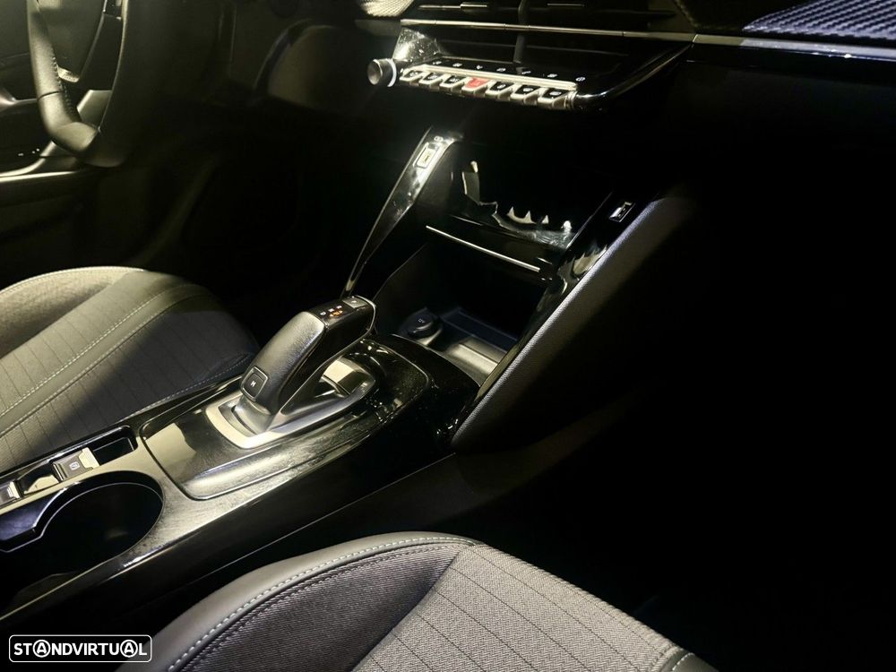 Peugeot 2008 1.2 PureTech Allure Pack EAT8 - 17