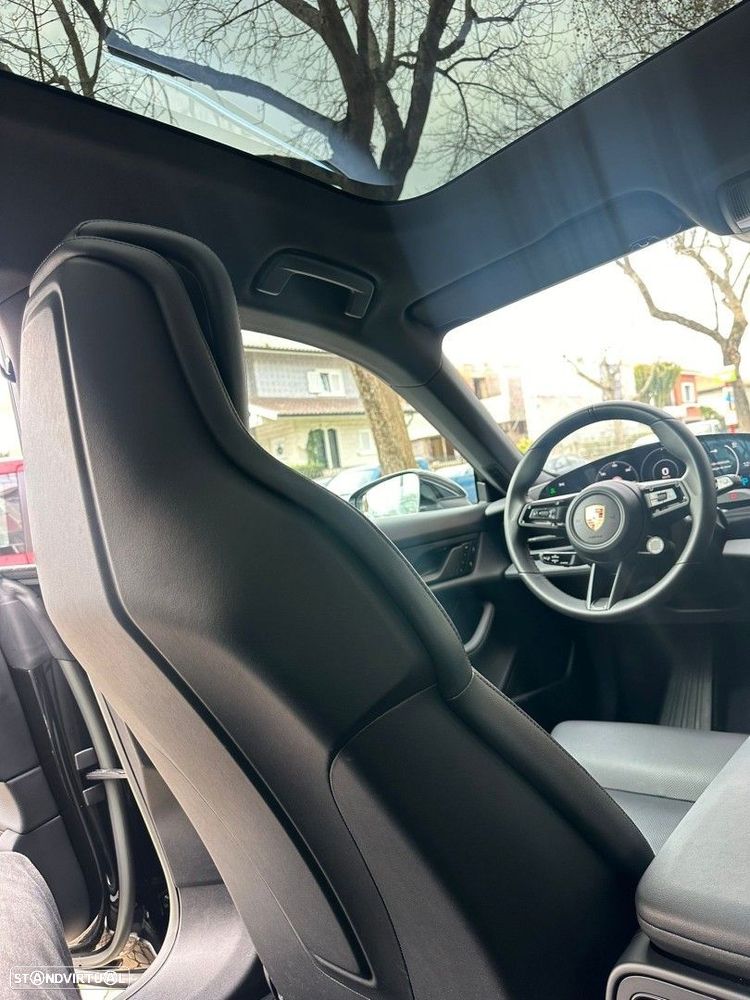 Porsche Taycan Cross Turismo 4S - 18