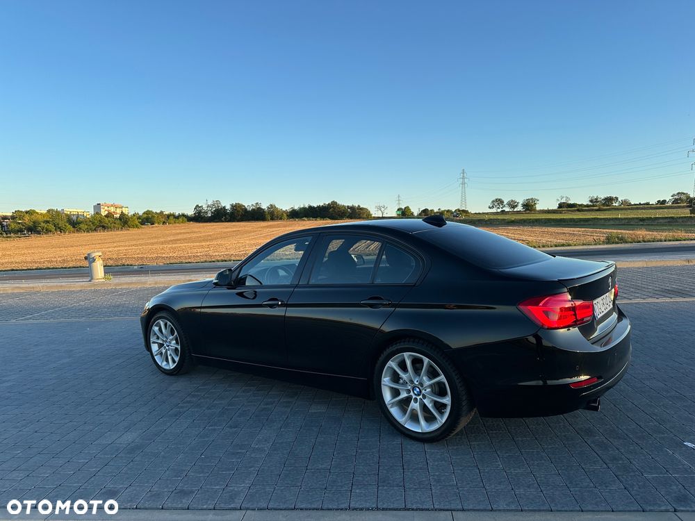 BMW Seria 3 320i - 5
