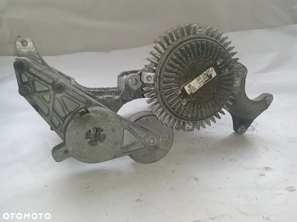 ŁAPA WSPORNIK ALTERNATORA AUDI A4 B5 PASSAT B5 058145523 - 1