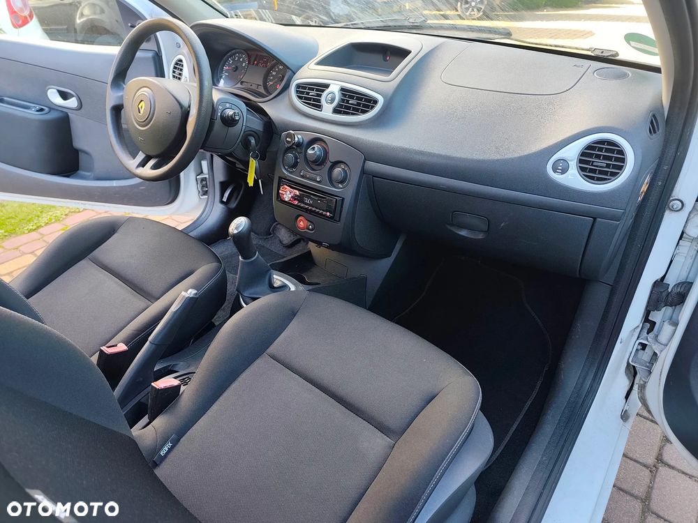 Renault Clio 1.2 16V 75 Yahoo - 16