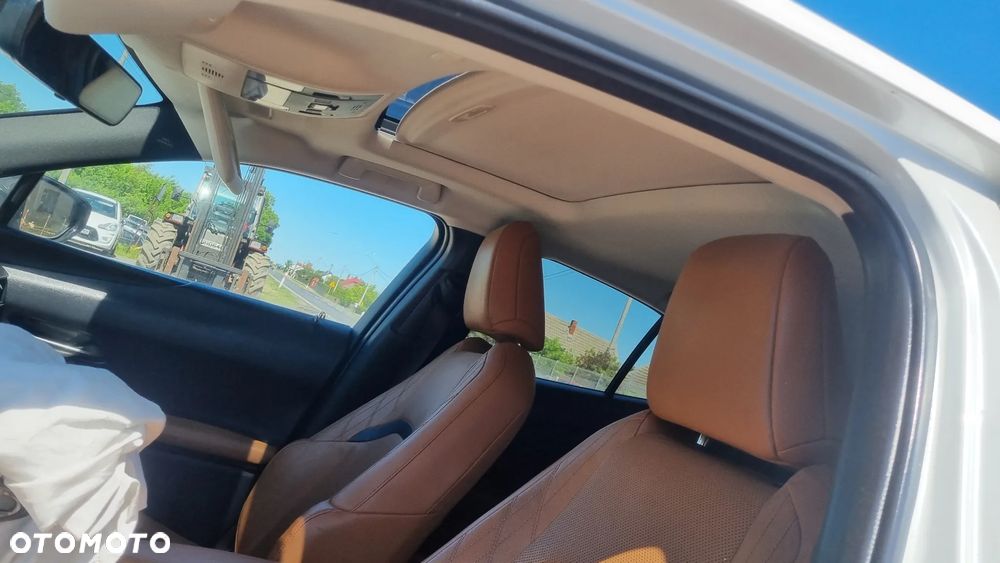 Lexus UX 250h F SPORT - 22