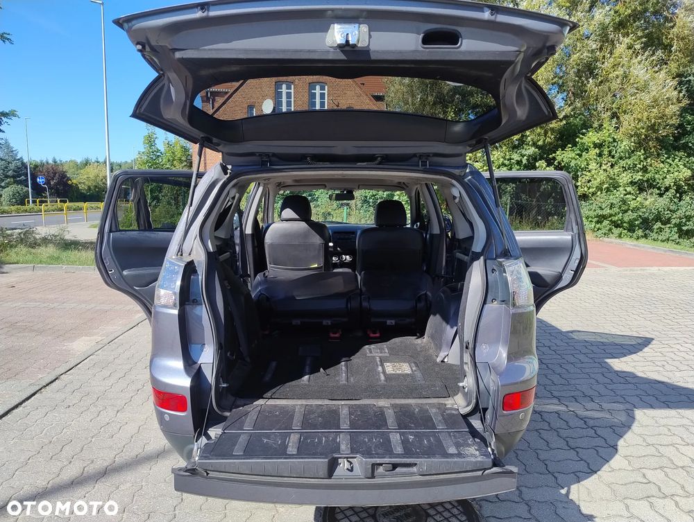 Mitsubishi Outlander - 9