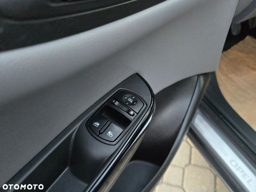 Opel Corsa 1.4 T Cosmo S&S - 30