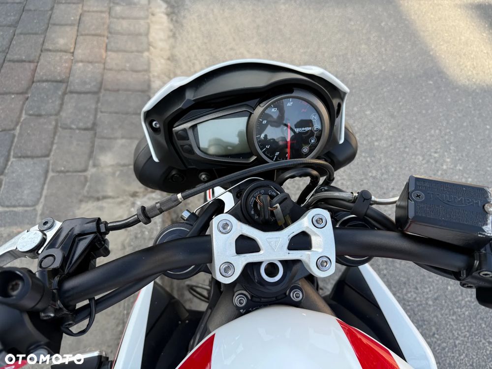 Triumph Street Triple - 11