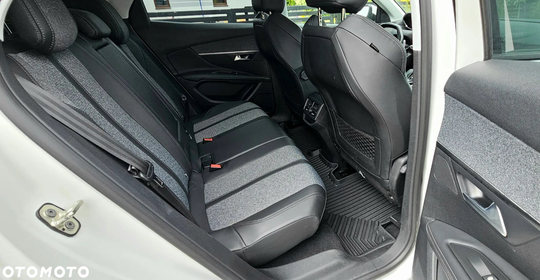 Peugeot 3008 1.5 BlueHDi Allure S&S EAT8 - 33