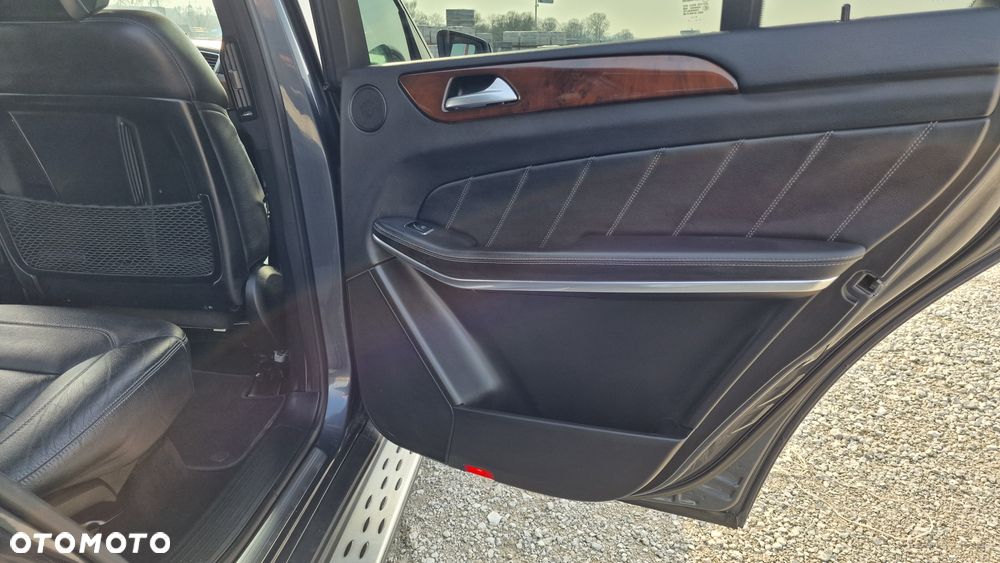 Mercedes-Benz GL - 17