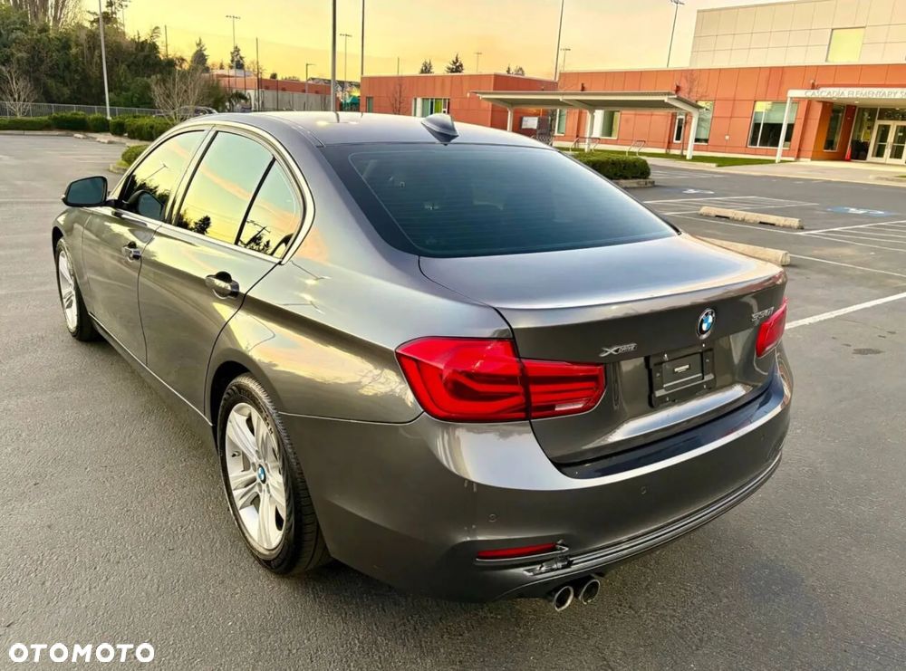 BMW Seria 3 330i xDrive - 6