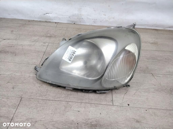 TOYOTA YARIS LAMPA PRZÓD LEWA