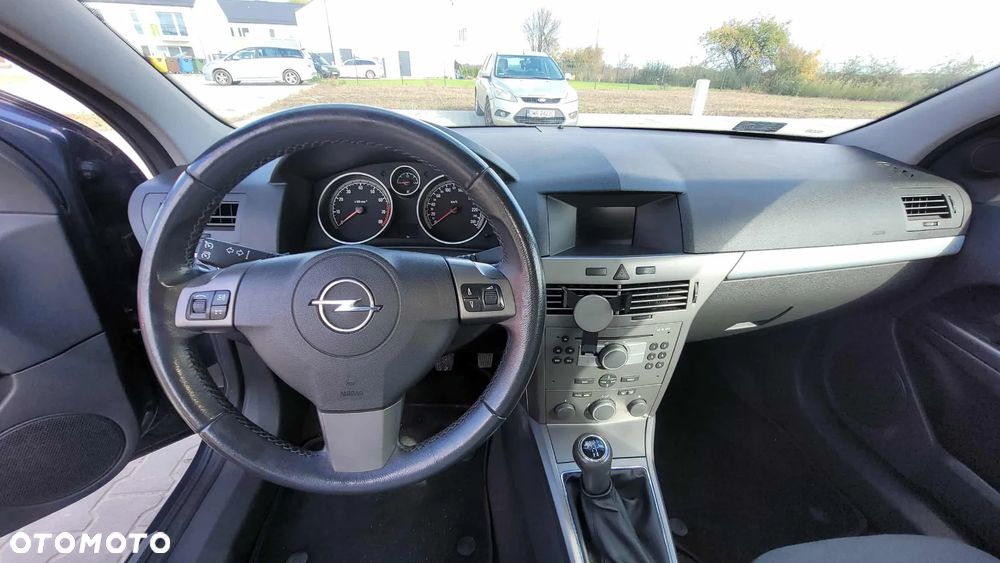 Opel Astra III GTC 1.4 Enjoy - 12