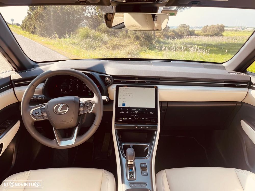 Lexus LBX Elegant - 10
