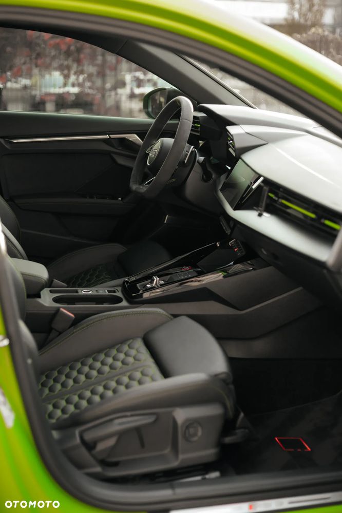 Audi RS3 Limousine - 8