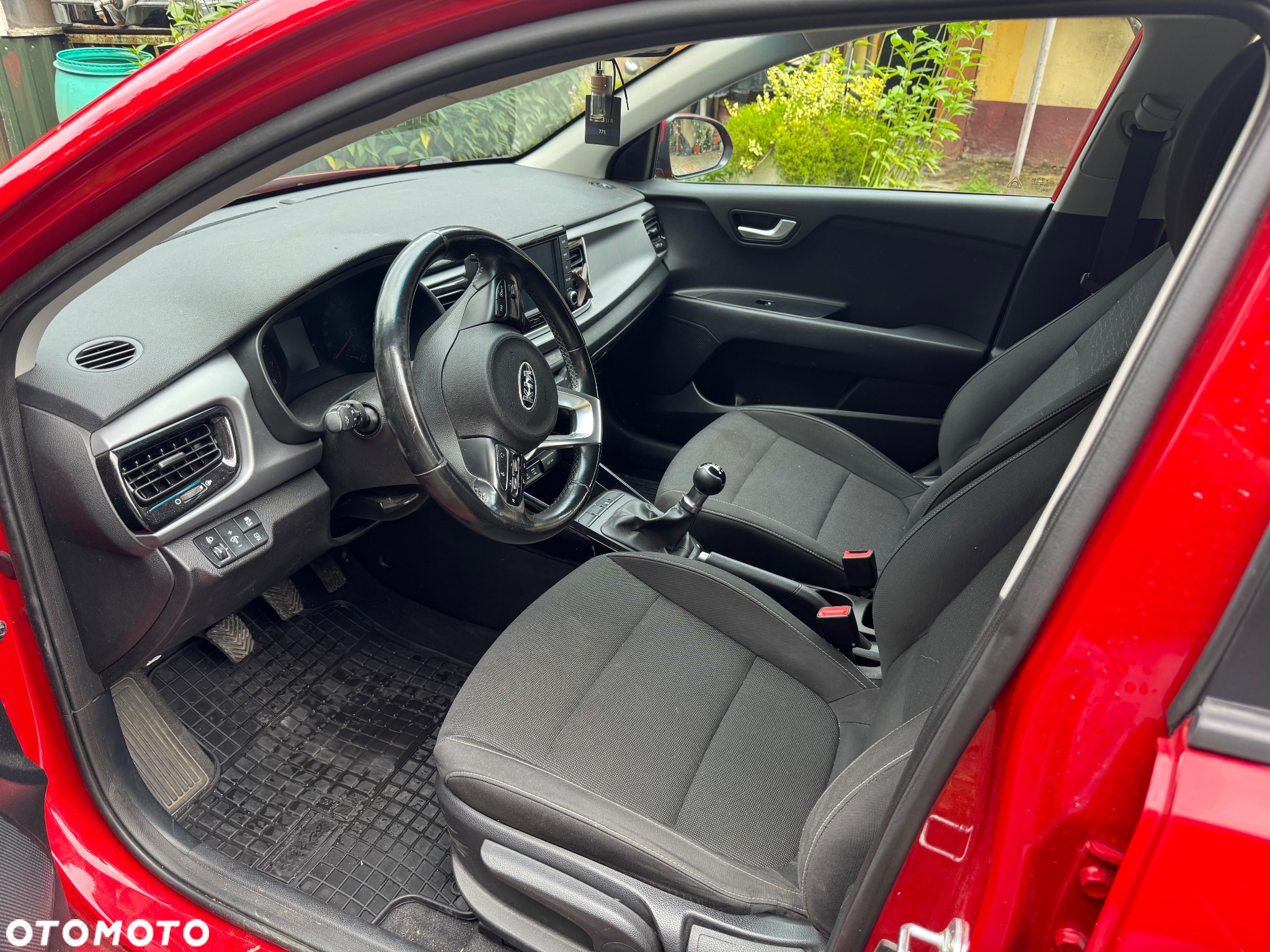 Kia Rio 1.2 L - 8
