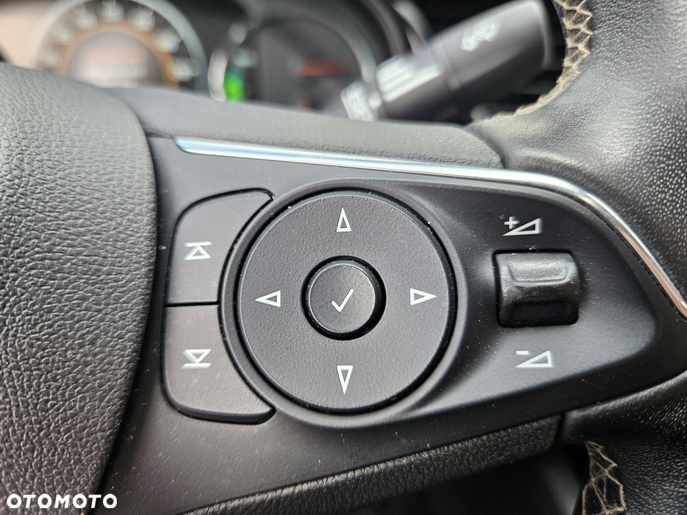 Opel Insignia - 12