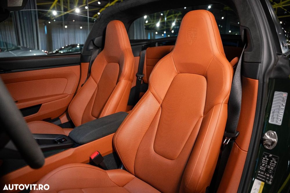 Porsche 911 Targa 4 GTS PDK - 27