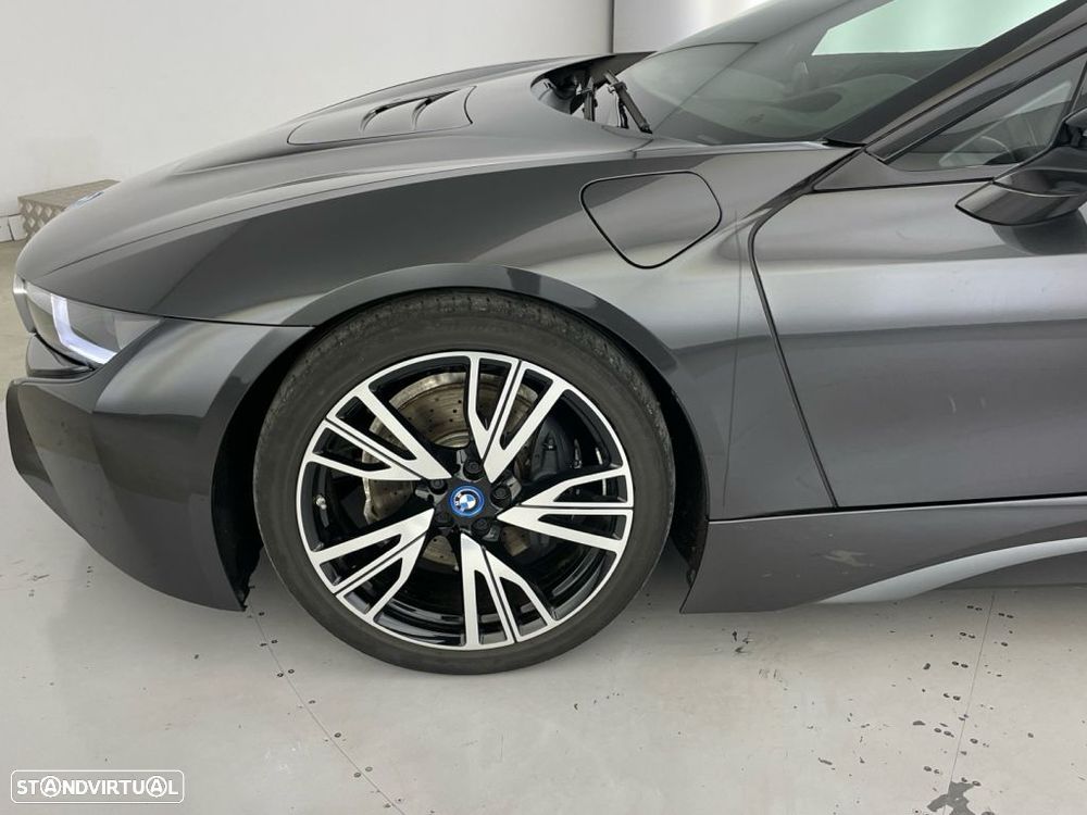 BMW i8 Roadster - 17