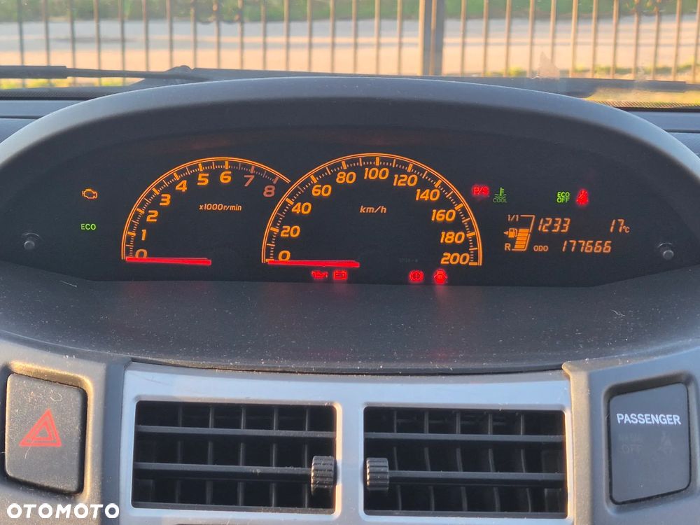 Toyota Yaris 1.33 VVT-i Comfort - 11