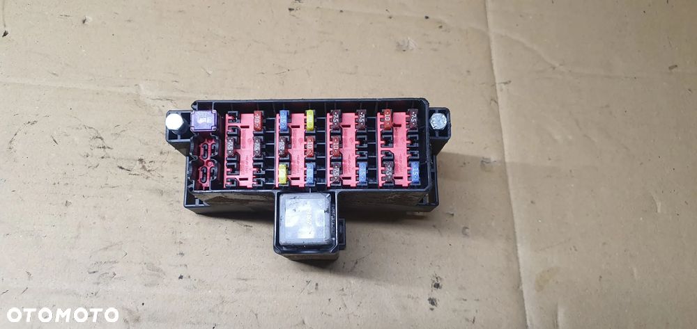 Skrzynka bezpieczników Ford Fiesta MK7 8V5T-14A005-HCE - 1