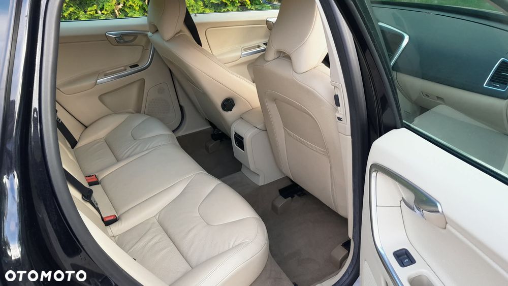 Volvo XC 60 D5 AWD Summum - 7