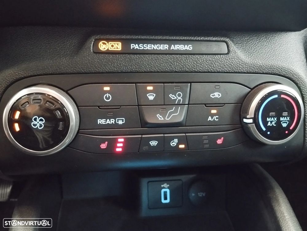 Ford Focus 1.0 EcoBoost Business - 28