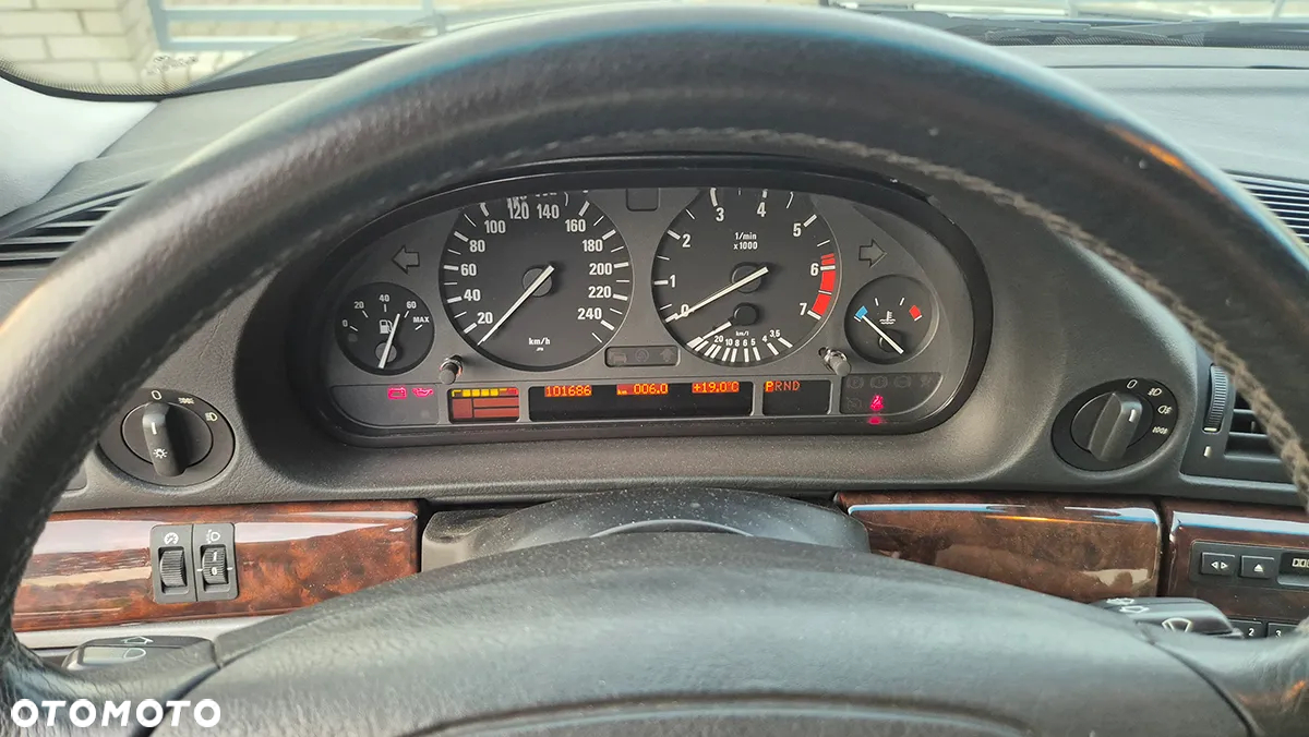 BMW Seria 7 740i - 11