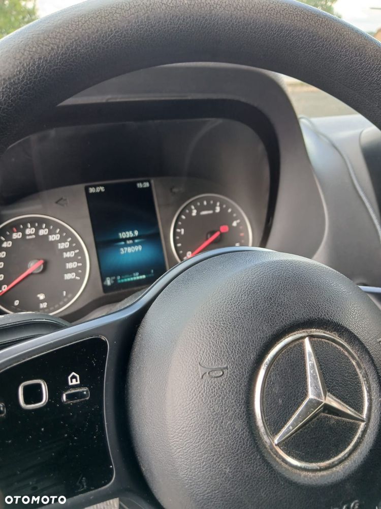 Mercedes-Benz Sprinter - 13