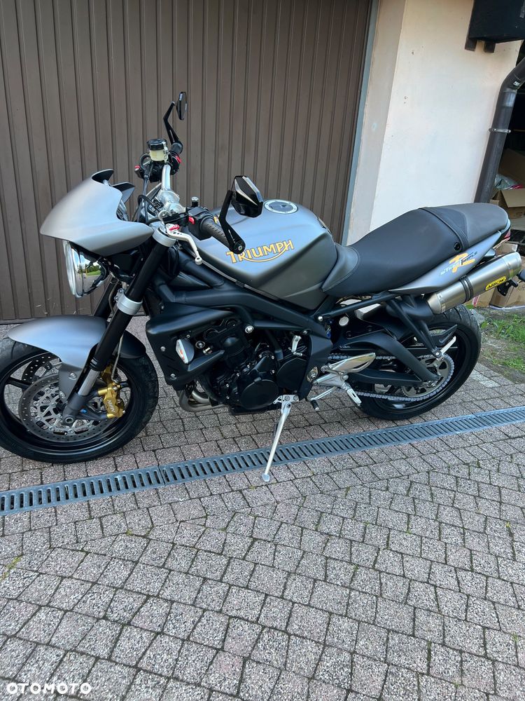 Triumph Street Triple - 25