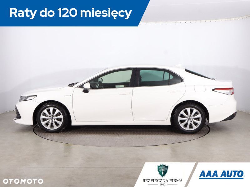 Toyota Camry - 4
