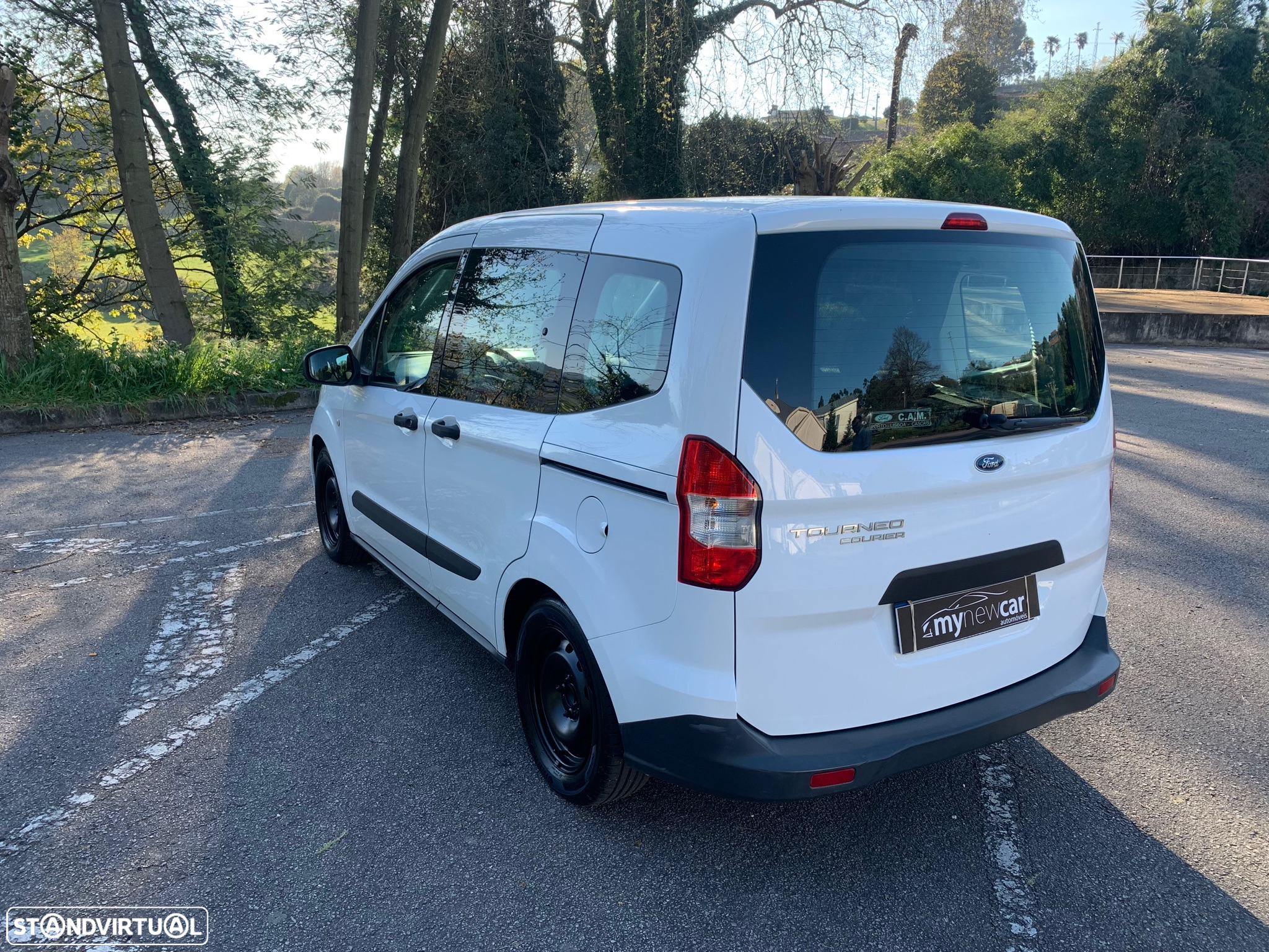 Ford e-Tourneo Custom - 4