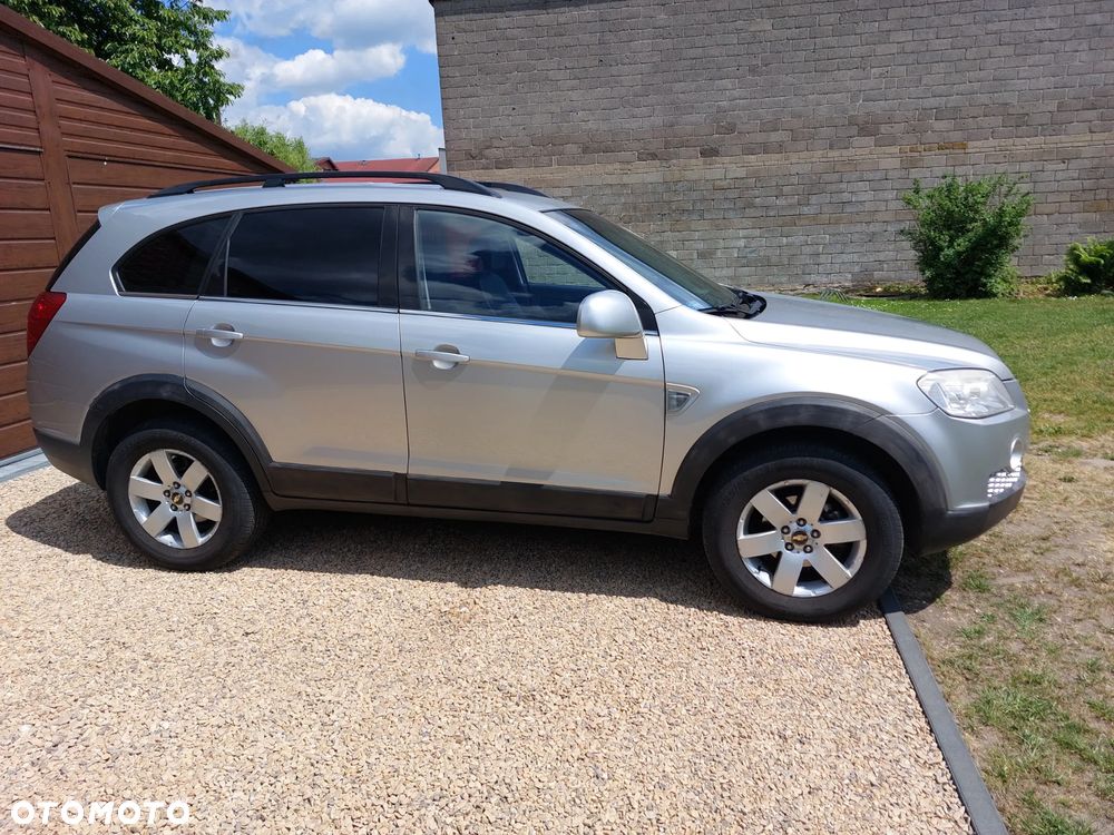 Chevrolet Captiva 2.0 d LT medium - 4