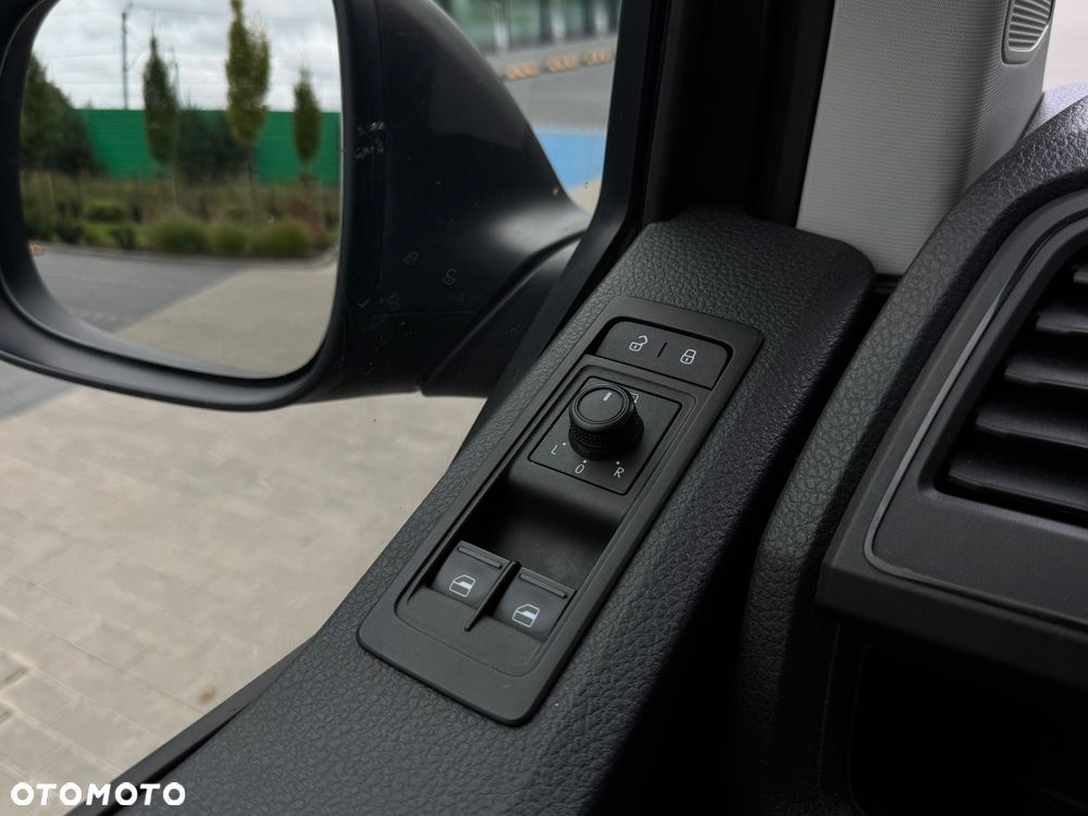 Volkswagen Multivan 2.0 TDI L1 Comfortline DSG - 23