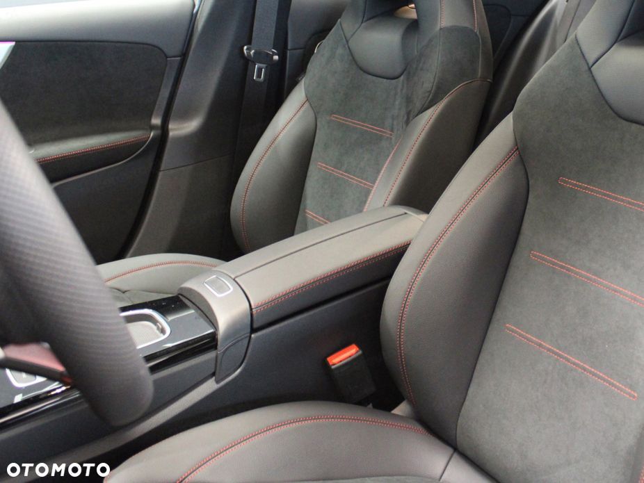 Mercedes-Benz Klasa A 220 4-Matic AMG Line 8G-DCT - 6