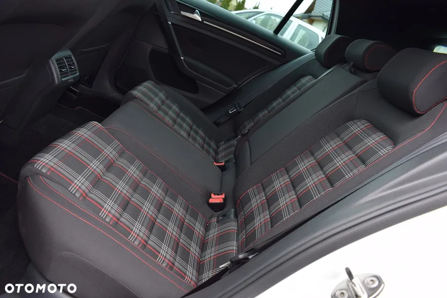 Volkswagen Golf VII 2.0 TSI BMT GTI - 11