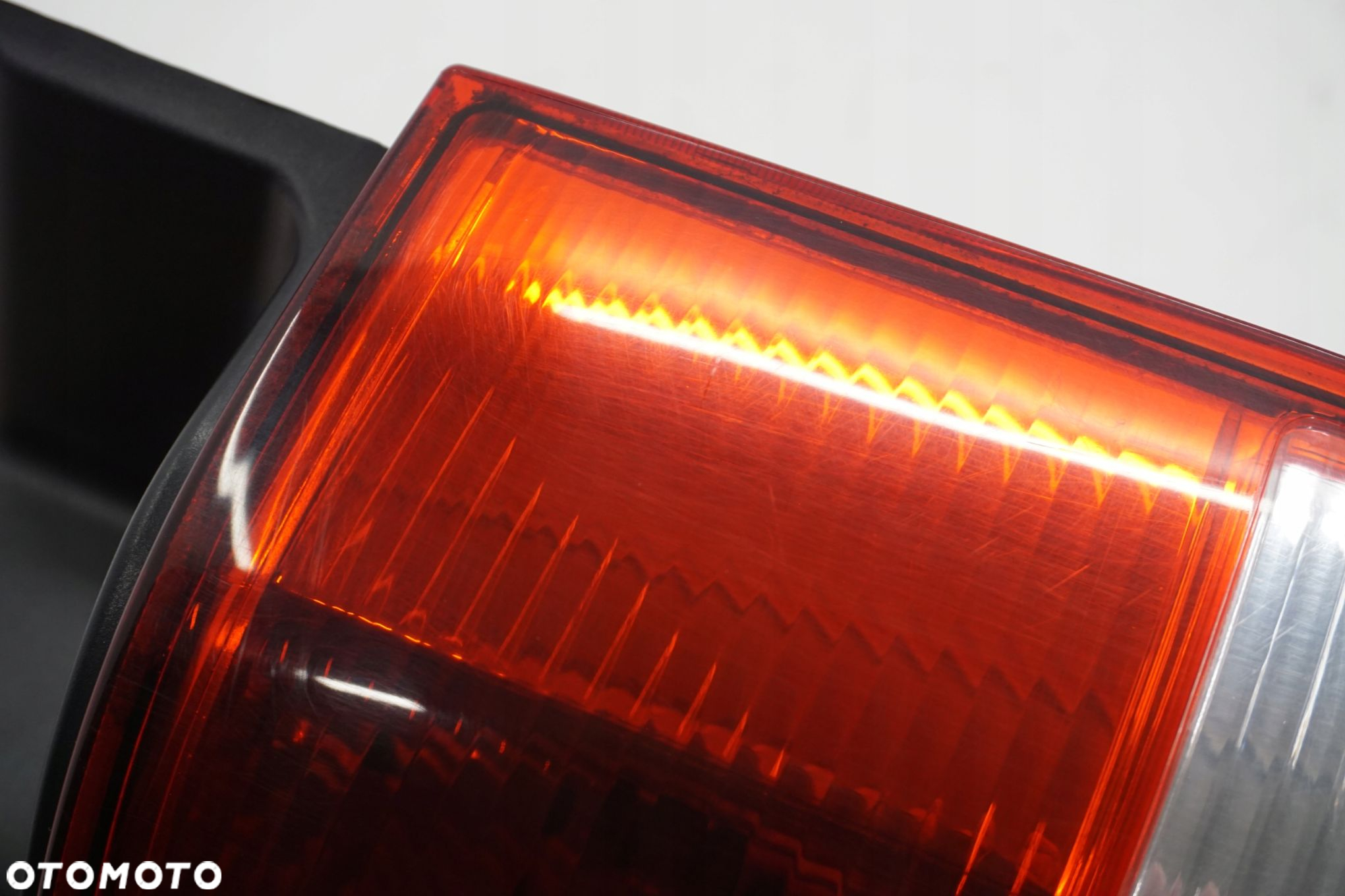 VW TRANSPORTER T5 LAMPA PRAWY TYŁ 7H0945096K - 4