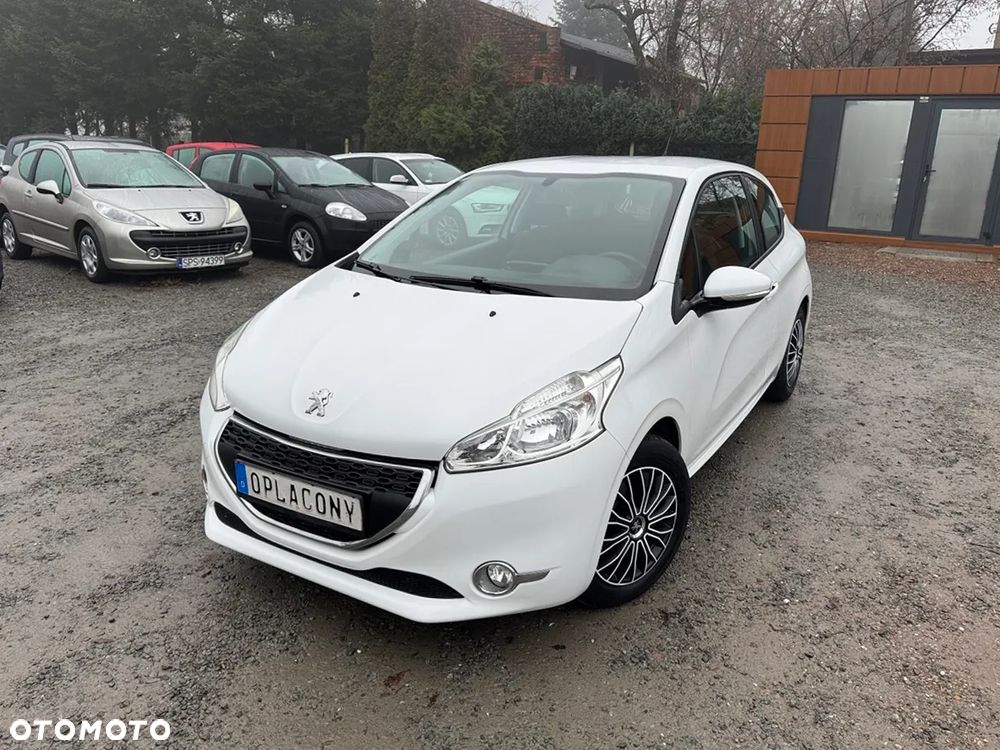 Peugeot 208 - 1