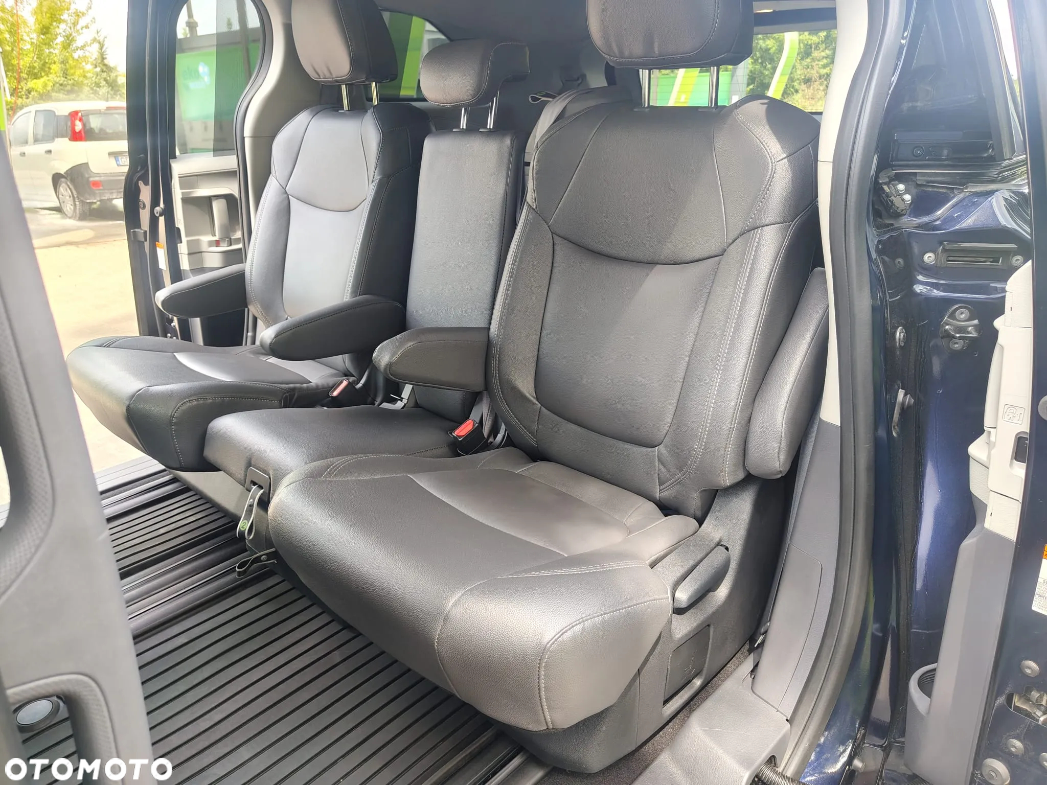 Toyota Sienna - 25