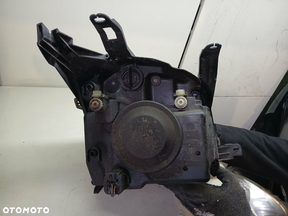 Ford Fusion lampa przednia prawa, lewa - 7