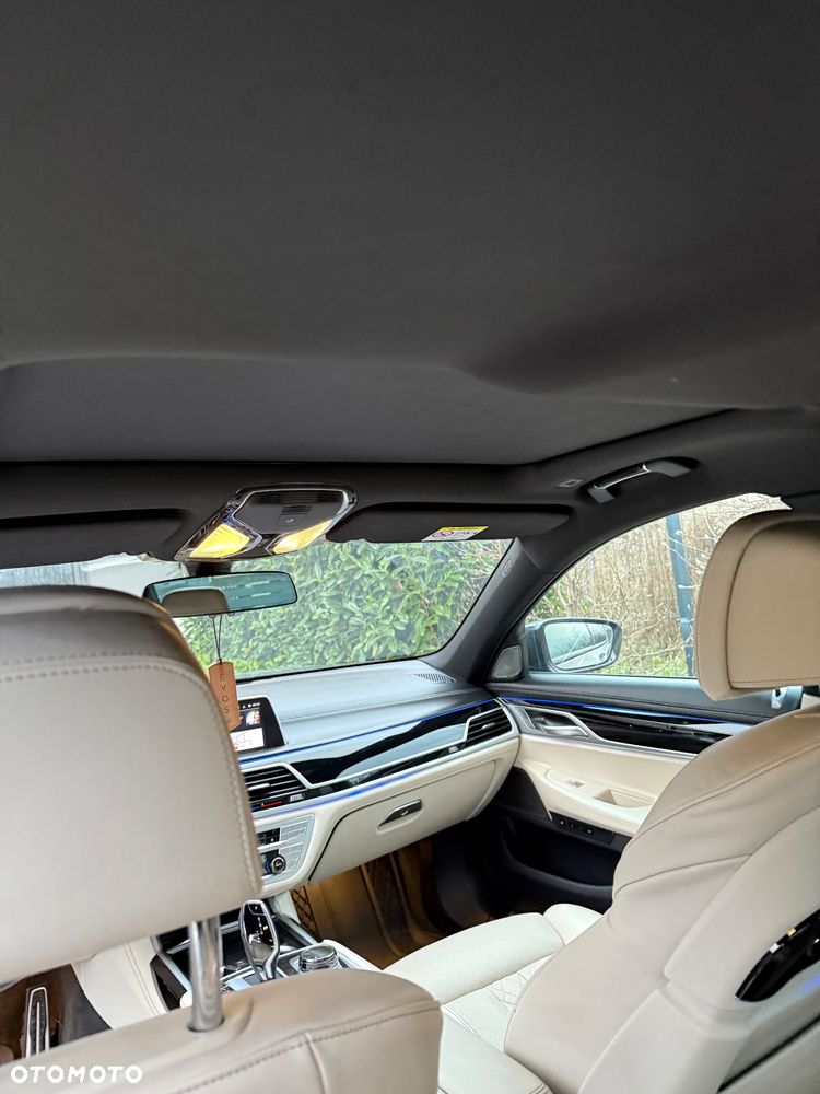 BMW Seria 7 750i xDrive sport - 31