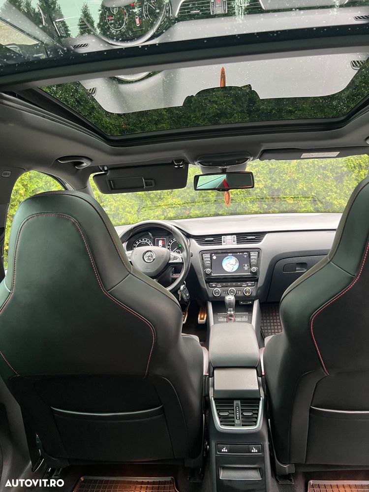 Skoda Octavia Combi 2.0 TDI 4x4 DSG RS - 9