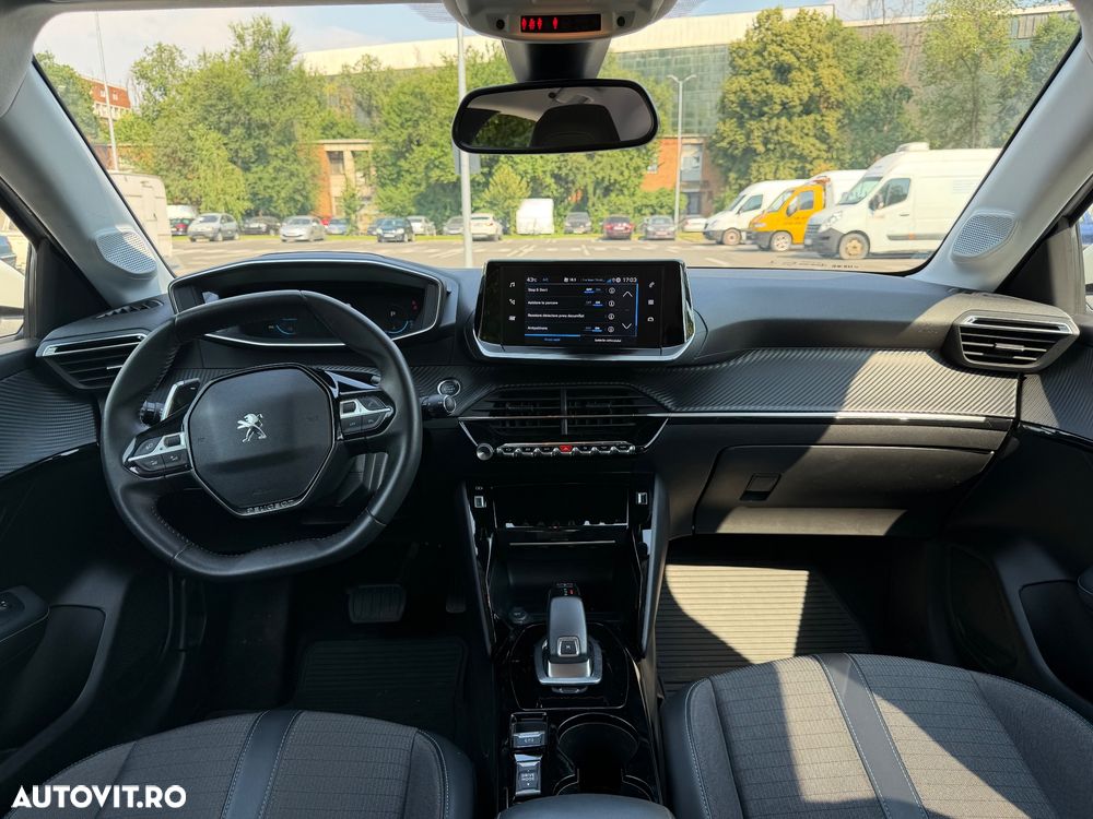 Peugeot 208 1.2 L PureTech STT EAT8 Allure - 13