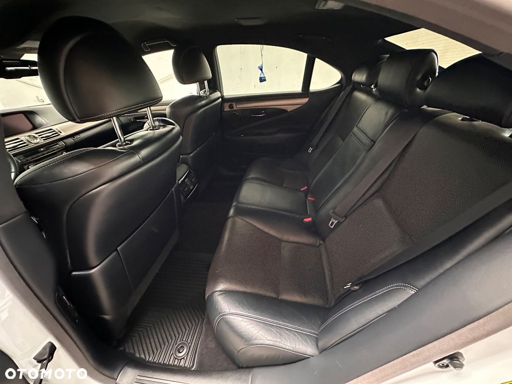 Lexus LS 600h F Sport - 22