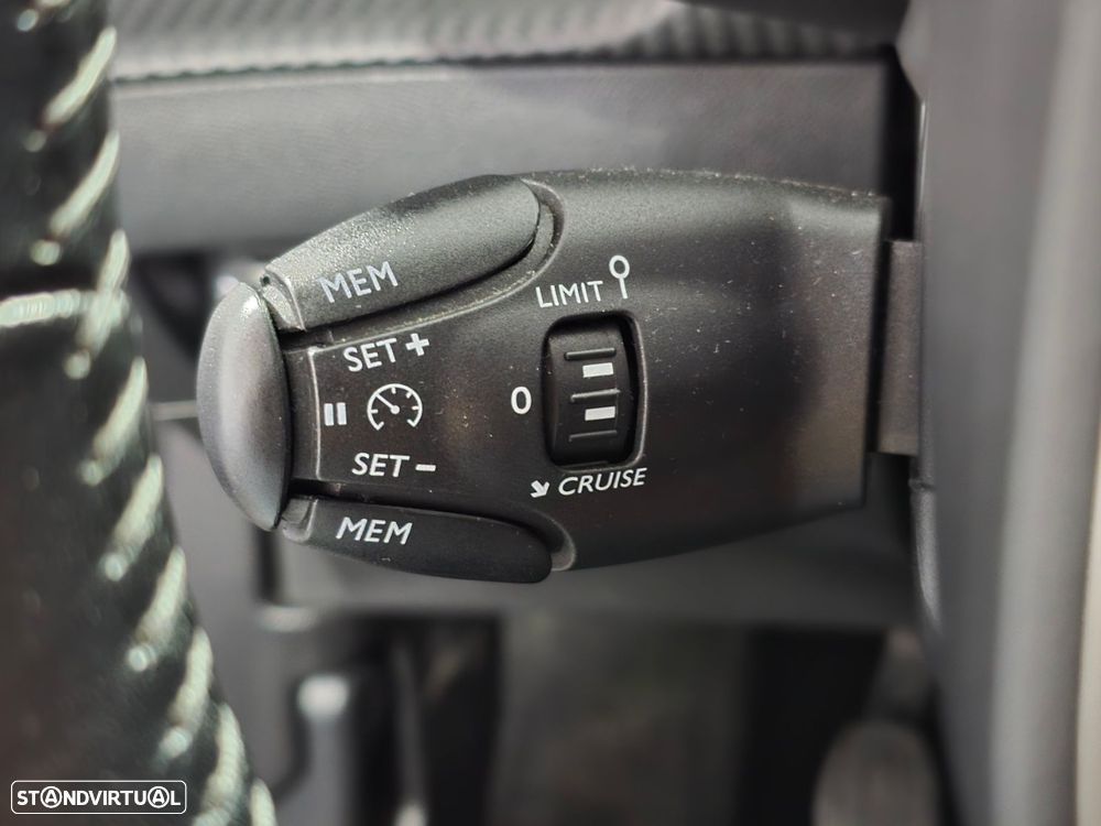 Peugeot 2008 1.2 PureTech Allure - 13