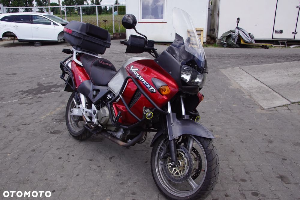 Motocykl na części - Honda XL1000 Varadero 996 cm3 94 KM SD01E 2001R Silnik Skrzynia Laga Owiewka Osłona Szyba Kufer Siedzenie Set Lampa Kierunkowskaz Wydech Manetka Sterownik Moduł Czujnik Licznik Przycisk - 1