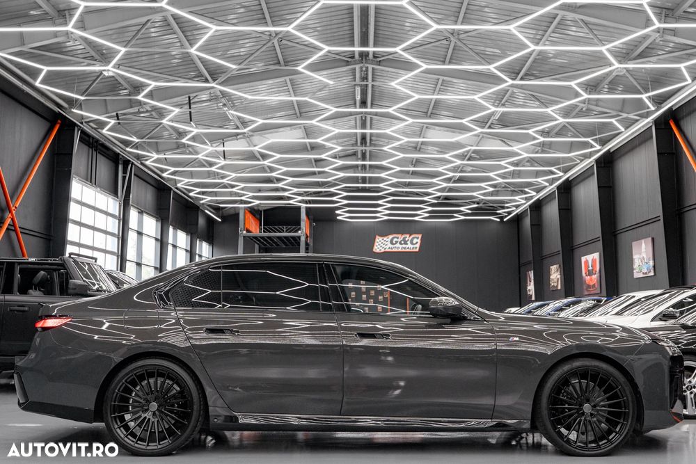 BMW Seria 7 740d xDrive MHEV - 28