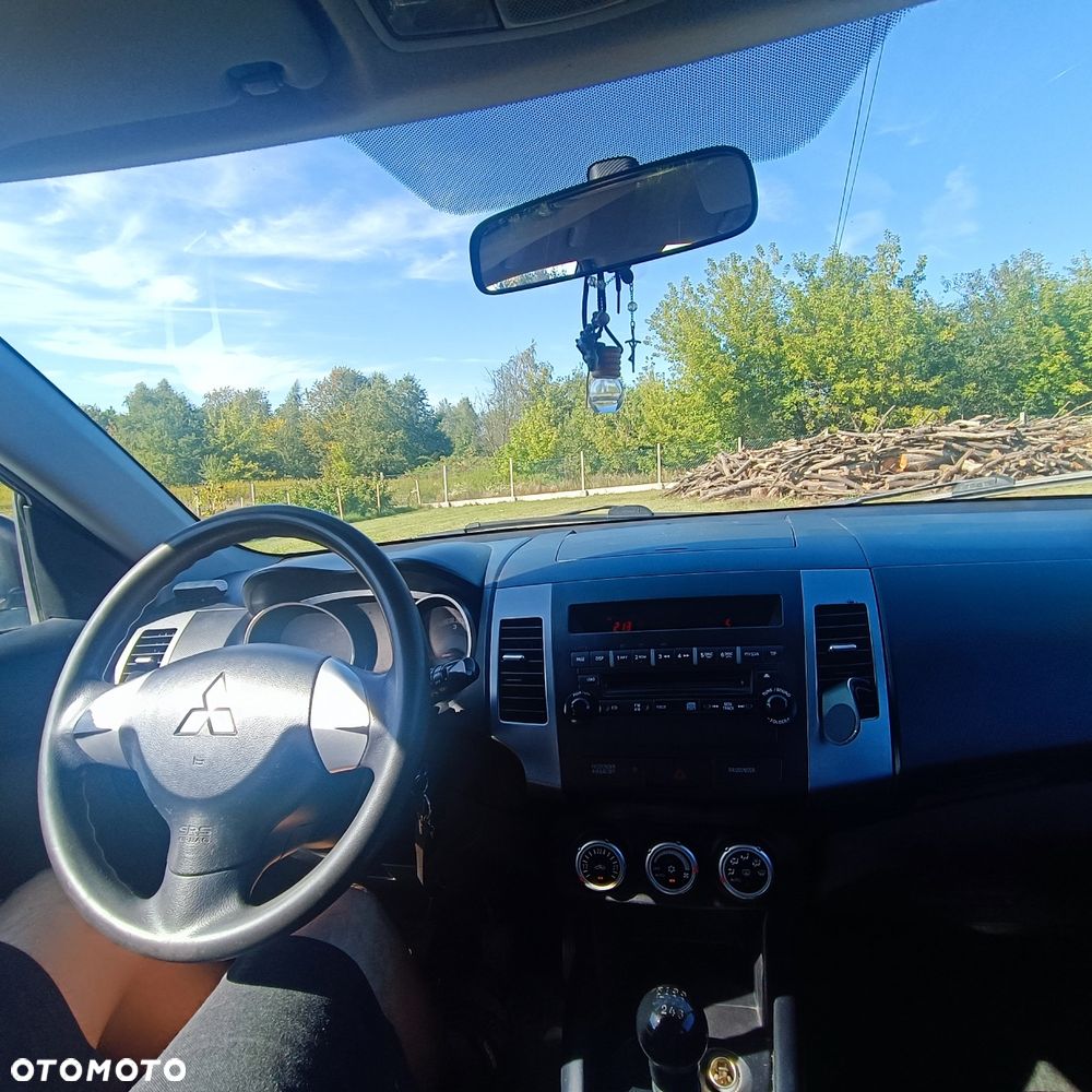Mitsubishi Outlander - 8