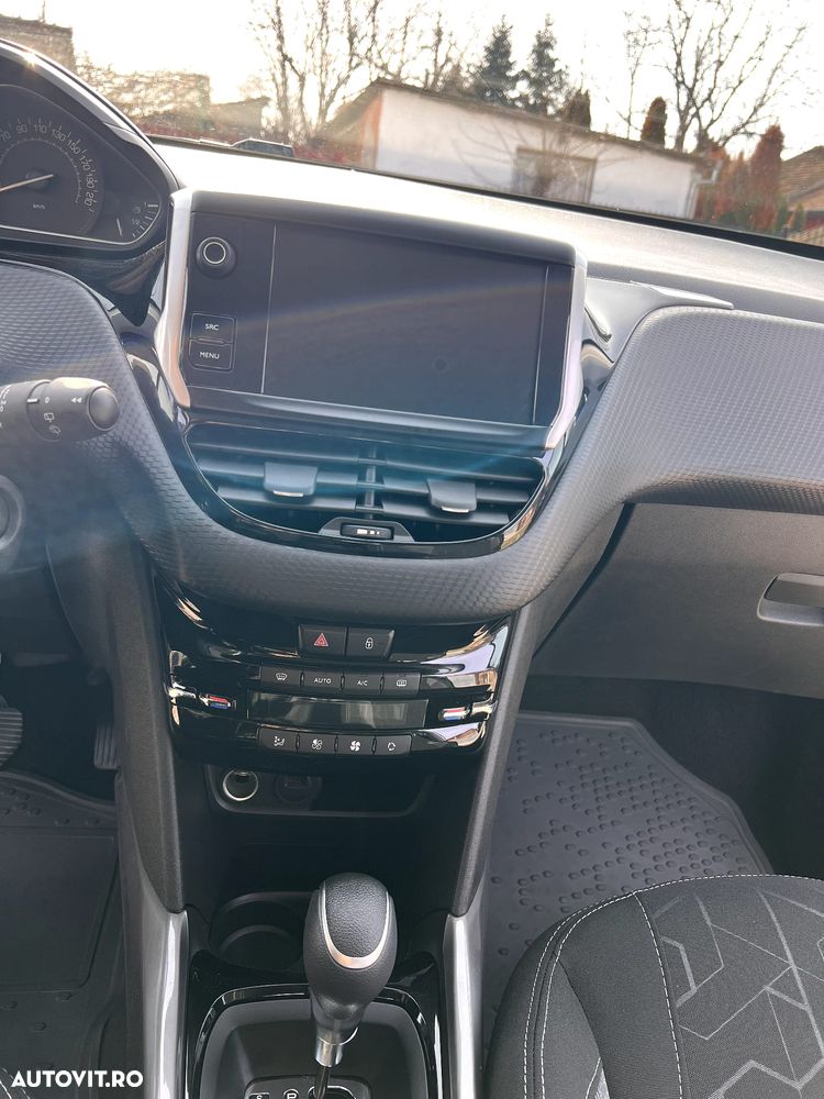 Peugeot 2008 1.2 L PureTech STT EAT8 Allure - 8