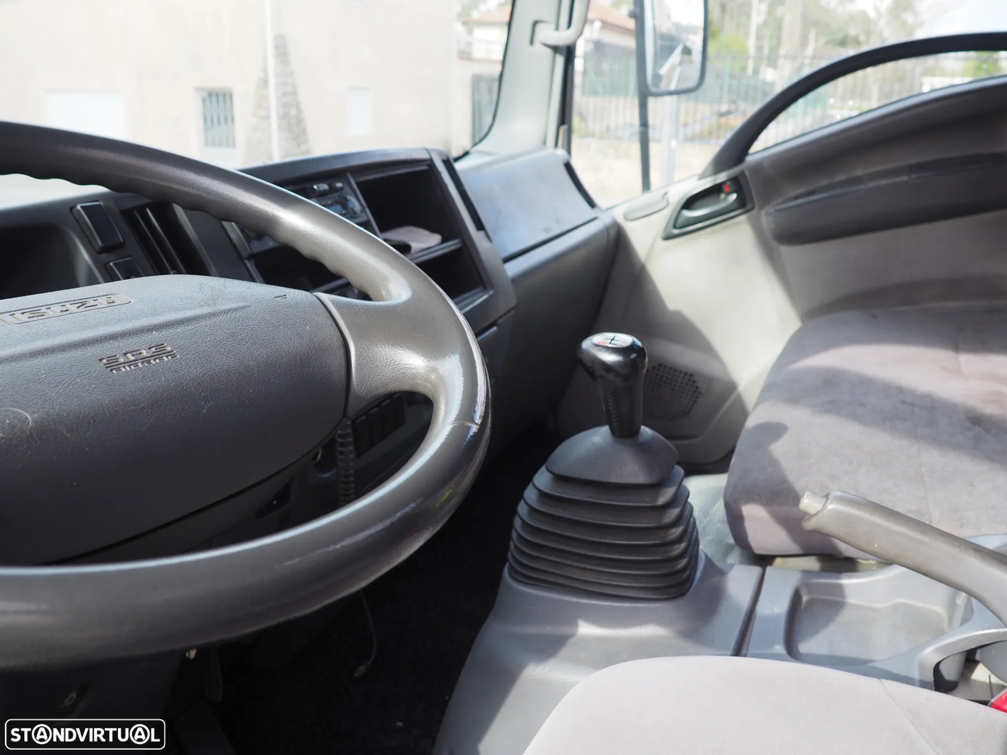 Isuzu NNR - 7