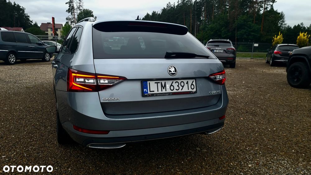 Skoda Superb 2.0 TDI Sportline DSG - 10